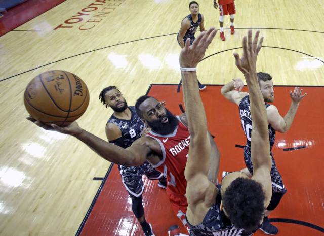 Con 28 de Harden, los Rockets castigan a San Antonio