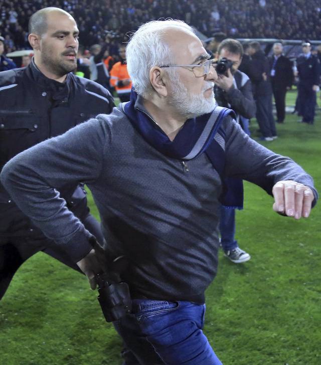 La fiscalía griega investigará al dueño armado del PAOK
