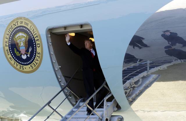 Demócratas dicen que hay “evidencia” de colusión Trump-Rusia