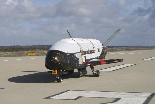 Trump propone que EEUU tenga su fuerza militar espacial