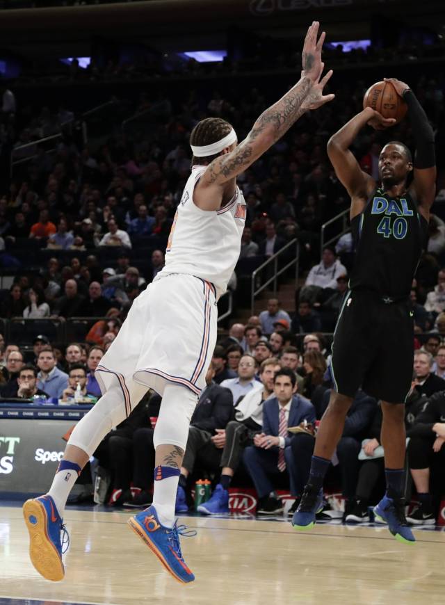Barnes anota 30 puntos en triunfo de Mavericks sobre Knicks