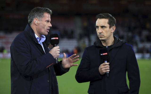 Carragher suspendido de Sky tras escupirle a joven