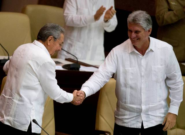 Cuba adelanta un día la fecha de la transición política