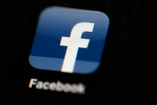 Facebook suspende unas 200 aplicaciones por mal uso de datos