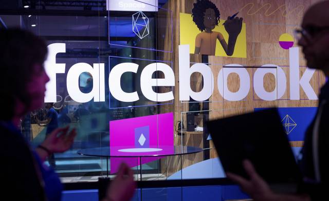 Gran Bretaña multa a Facebook por no proteger información