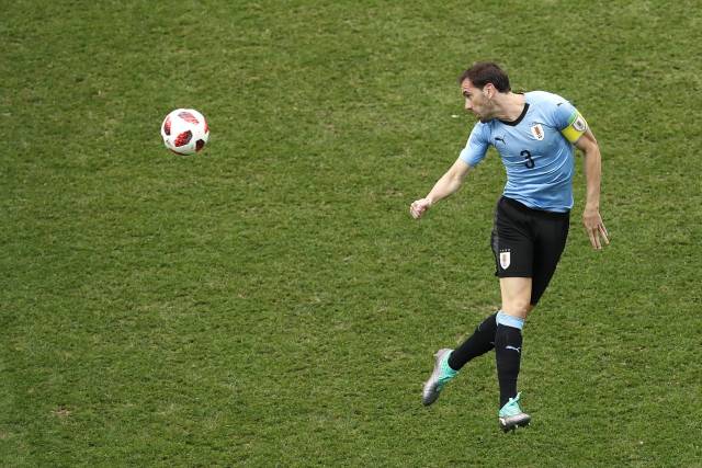 FIFA multa a Uruguay e Inglaterra, por medias no permitidas