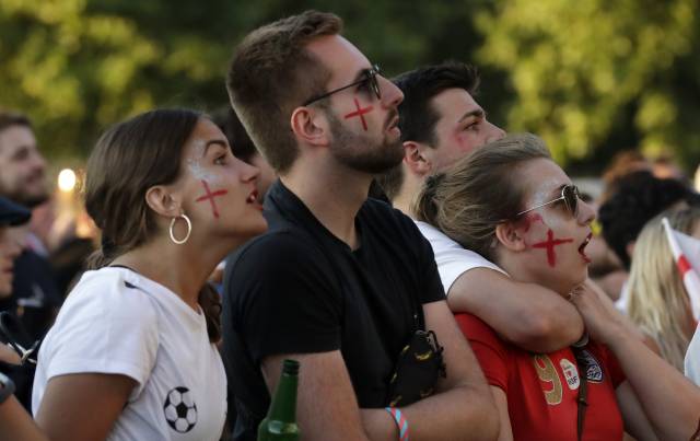 Hasta en Wimbledon se distraen por el Mundial
