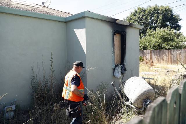 Mujer se inmola y provoca la muerte de sus hijas gemelas