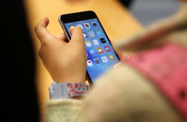 Sondeo: Jóvenes dicen que redes sociales les suben el ánimo