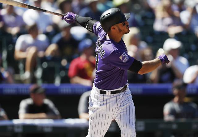 Con jonrones de Arenado y Story, Colorado vence a Arizona