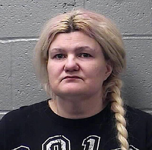 Esposa dice haber disparado contra líder del KKK en Missouri