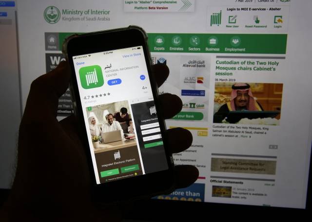 Critican app saudí por restringir viajes de mujeres