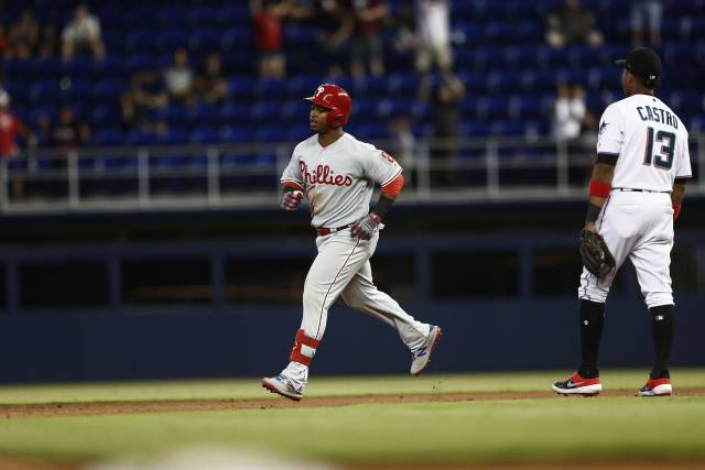 Segura pega jonrón en 14to inning y Filis superan a Marlins