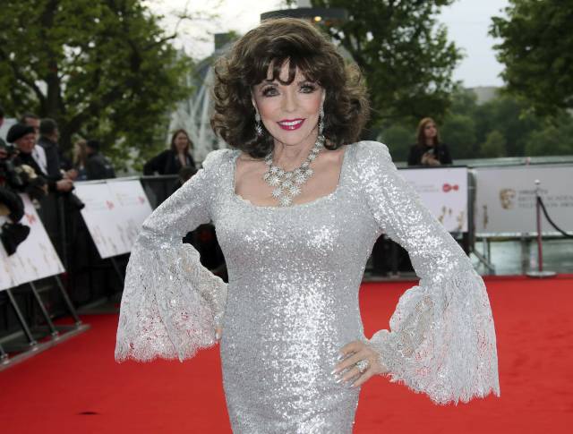 Joan Collins agradece a bomberos tras incendio en Londres