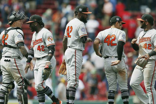Contratación de minorías en MLB, similar a la del año pasado