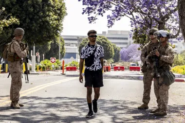 Los Marines patrullan Los Ángeles: ¿Un nuevo capítulo en la militarización de la vida civil en EE.UU.?