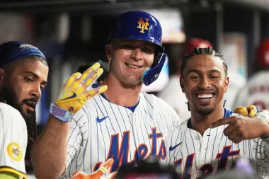 Kyle Schwarber brilla en All-Star Game: un homenaje a Hank Aaron y un nuevo formato inolvidable