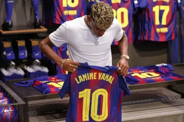 Lamine Yamal, el nuevo '10' del Barça: Heredero de leyendas y protagonista de un futuro brillante