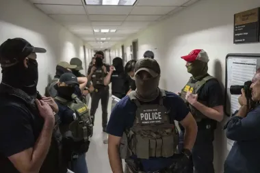 El nuevo rostro del miedo migratorio en EE.UU.: arrestos sorpresa en tribunales