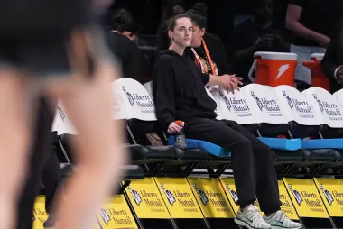 La lesión de Caitlin Clark y su impacto en la WNBA: ¿puede una estrella cargar con toda una liga?