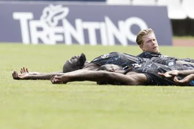 Kevin De Bruyne en Napoli: Un nuevo comienzo con grandes expectativas bajo la sombra de Maradona