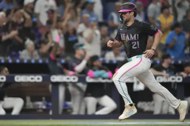 Otto López guía a los Marlins a su cuarta victoria consecutiva con doble impulsador