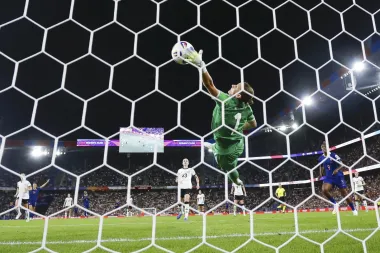 Alemania hace historia en la Eurocopa Femenina 2025 tras vencer a Francia con una menos y Ann-Katrin Berger como heroína