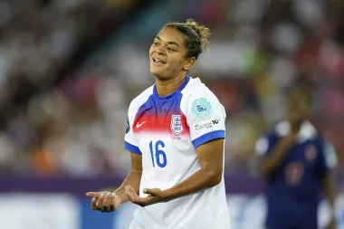 Jess Carter: Fútbol, resiliencia y lucha contra el racismo en la Eurocopa Femenina 2025