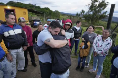 Tatuajes, torturas y el precio de migrar: la desgarradora historia de los venezolanos deportados a El Salvador