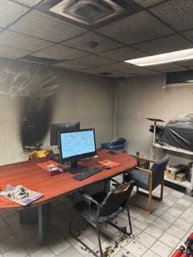 Entre conspiraciones, fuego y votos: el inquietante caso del atentado en Colorado
