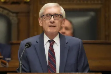 Tony Evers se retira: el legado de un gobernador enfrentado y la batalla que se avecina en Wisconsin