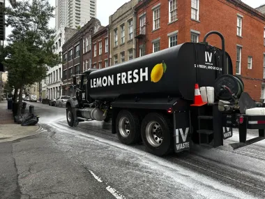 La batalla por la basura en Nueva Orleans: El French Quarter, entre la limpieza y el caos político