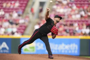 Los Rojos resurgen y los Mellizos ilusionan: Una noche vibrante de béisbol en las Grandes Ligas