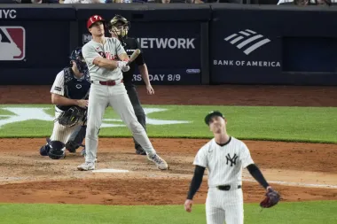 Los Phillies apabullan a los Yankees: errores, historia y otra noche mágica de Schwarber