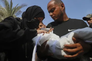 Una tragedia invisible: muertes infantiles por desnutrición azotan Gaza