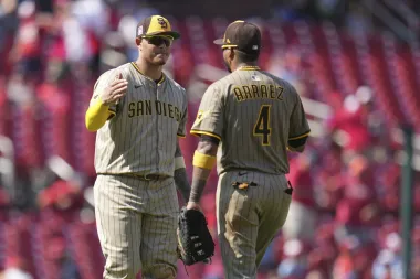 Manny Machado y los Padres despiertan con furia ofensiva en St. Louis