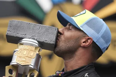 La victoria de Bubba Wallace en Indianápolis: un hito que redefine el automovilismo