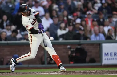 Andrew McCutchen vuelve a brillar con un jonrón clave en la victoria de los Piratas