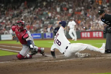 Los Astros frenan su mala racha y los Marlins sueñan: lo mejor del martes en Grandes Ligas