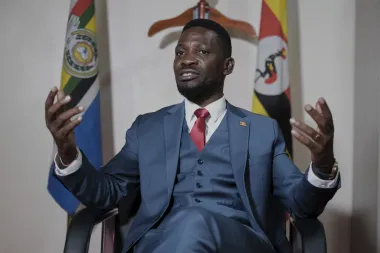 Bobi Wine: La Voz Rebelde de Uganda y el Reto de Enfrentar al Régimen de Museveni