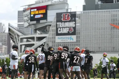NFL bajo presión: contratos, lesiones e ilusiones en los campos de entrenamiento 2025