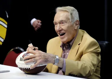 Marv Levy: El centenario que cambió la historia de los Buffalo Bills