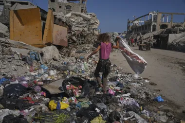 Gaza en Agonía: Un Día en la Vida de una Familia Palestinense Bajo el Asedio