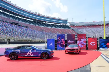MLB Speedway Classic: Cuando el béisbol conquistó la pista de carreras