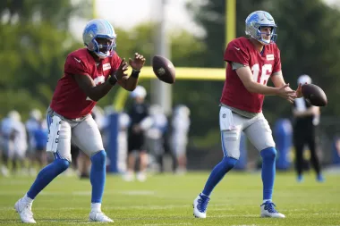 Hendon Hooker y la batalla por el puesto número 2: ¿quién será el verdadero respaldo de los Lions?