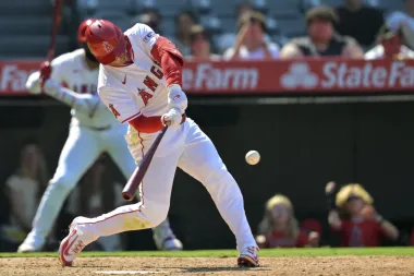 Taylor Ward revienta la noche en Anaheim con un jonrón que despierta a los Angels