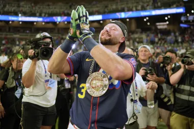El renacer de los receptores en la MLB: Cal Raleigh lidera una ofensiva histórica desde el plato
