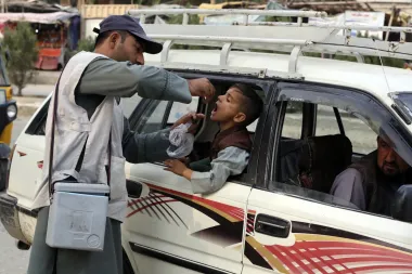 La erradicación de la polio: entre el heroísmo de los trabajadores y las sombras del fracaso