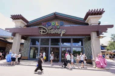 Disney resurge con fuerza: Más ganancias, expansión global y una jugada maestra con la NFL