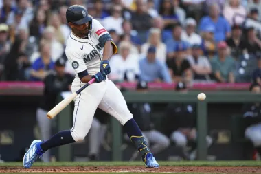 Julio Rodríguez encabeza la ofensiva de los Mariners mientras Milwaukee y San Diego siguen enrachados